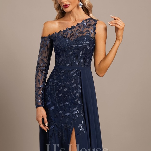 Women’s Dress - Picture 9 of 12